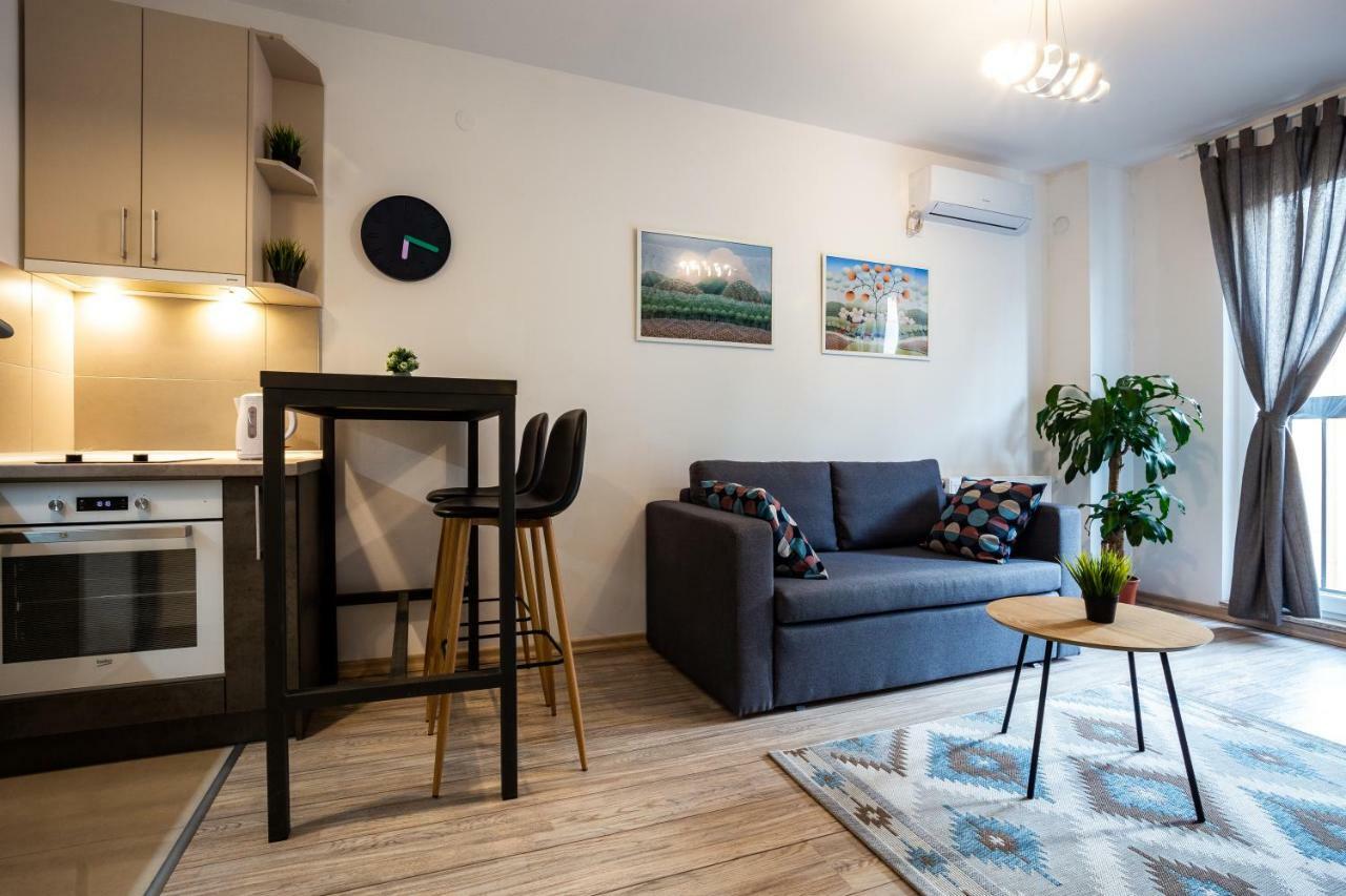 דירות נובי סאד Modern Naive Downtown With Free Private Garage-Fast Wi-Fi מראה חיצוני תמונה