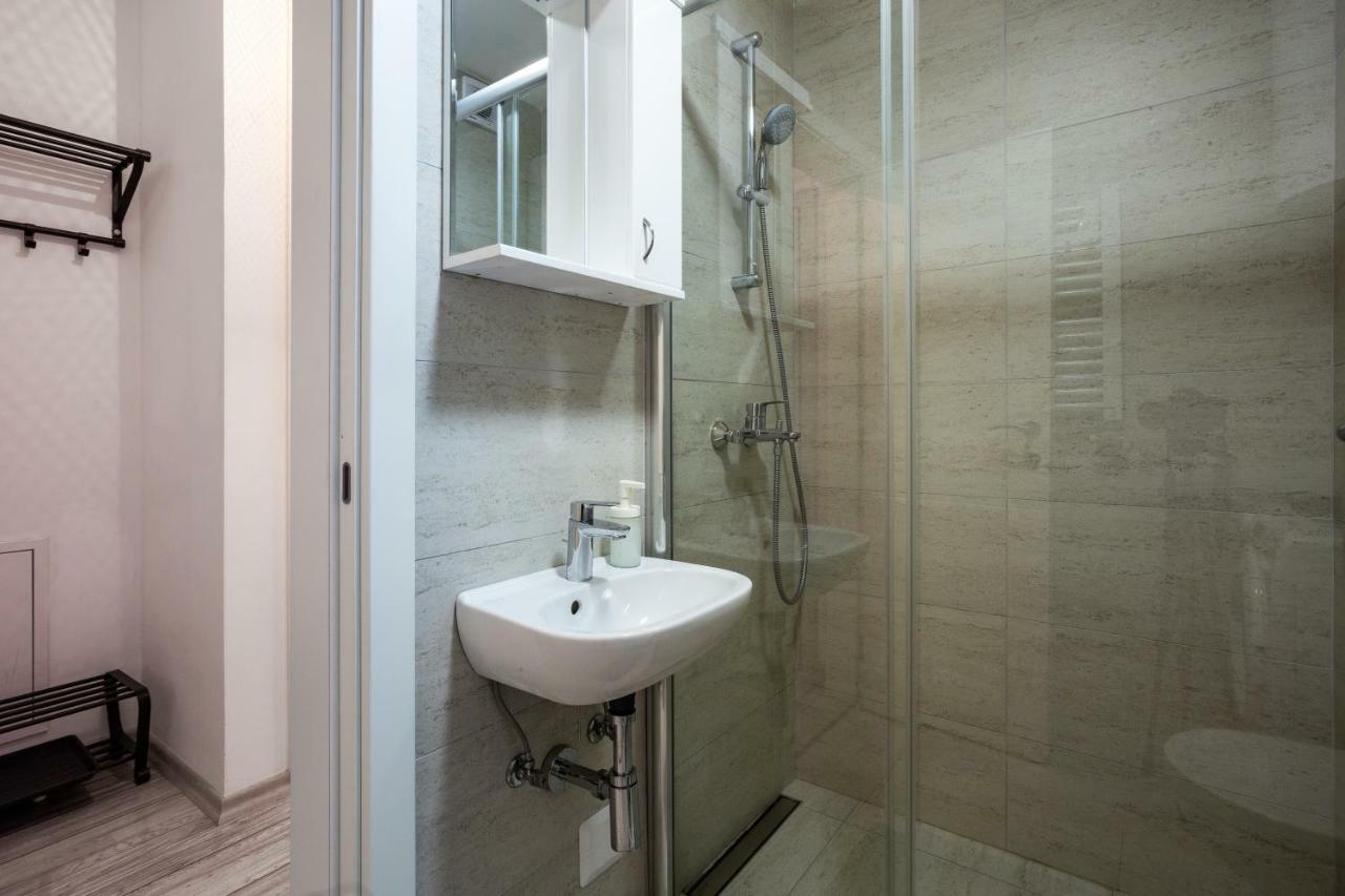 דירות נובי סאד Modern Naive Downtown With Free Private Garage-Fast Wi-Fi מראה חיצוני תמונה
